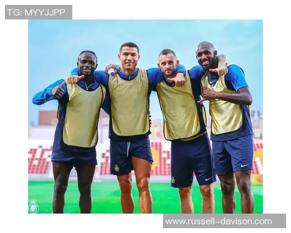 巴伦西亚球员卡塞雷斯因伤缺席四场比赛，球迷如何面对挑战？